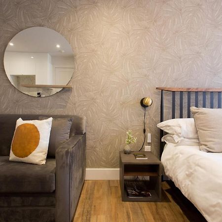 Romantic Studio In The Heart Of Little Italy By Den Stays Montreal Bagian luar foto