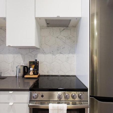 Romantic Studio In The Heart Of Little Italy By Den Stays Montreal Bagian luar foto