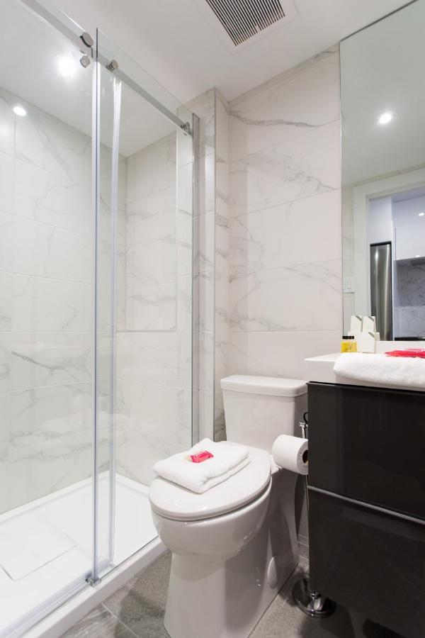 Romantic Studio In The Heart Of Little Italy By Den Stays Montreal Bagian luar foto