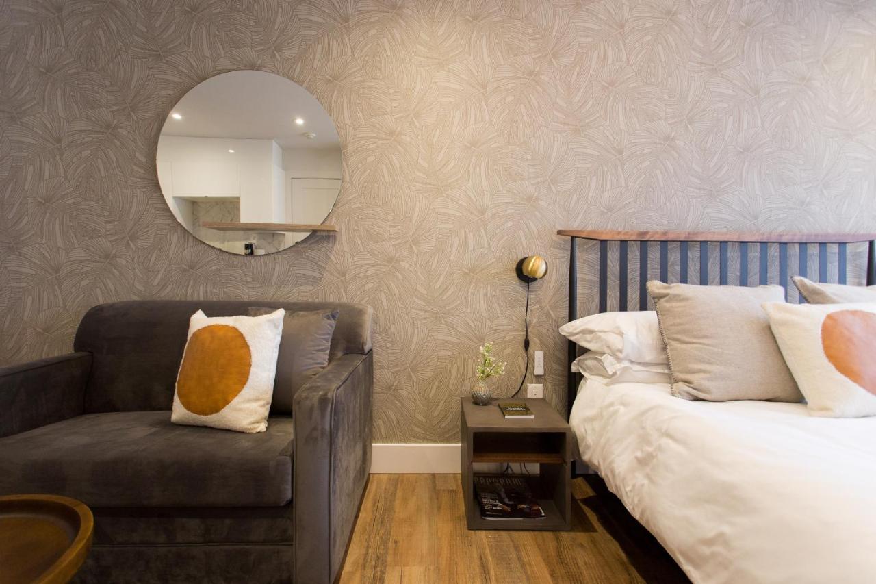 Romantic Studio In The Heart Of Little Italy By Den Stays Montreal Bagian luar foto