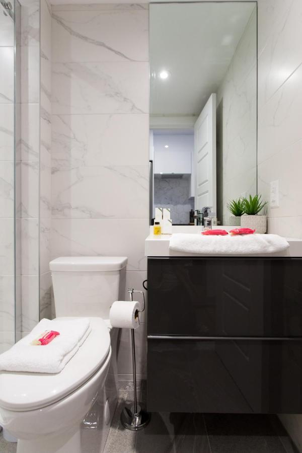 Romantic Studio In The Heart Of Little Italy By Den Stays Montreal Bagian luar foto