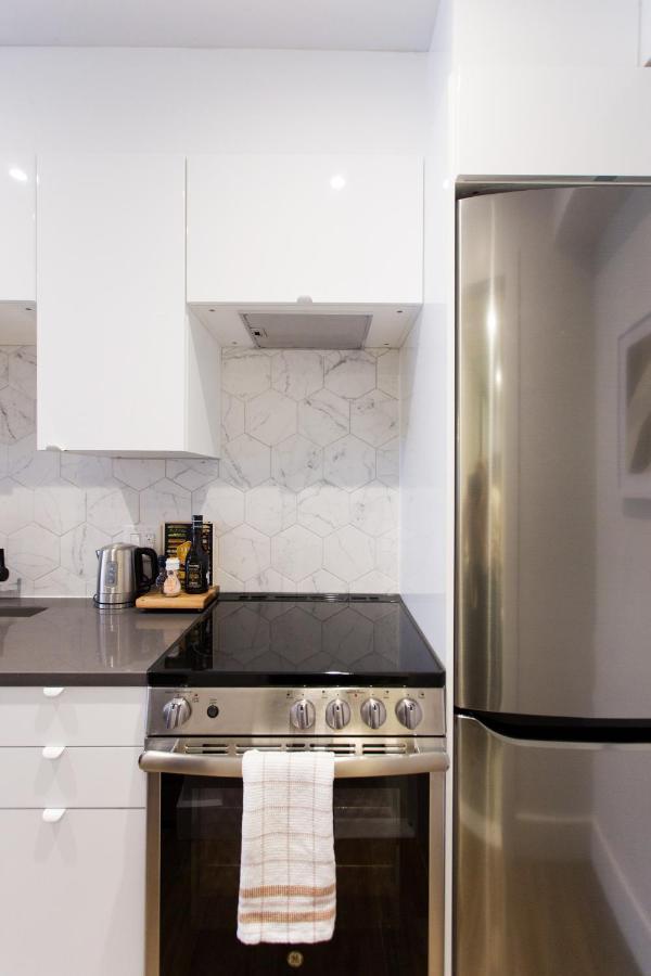 Romantic Studio In The Heart Of Little Italy By Den Stays Montreal Bagian luar foto