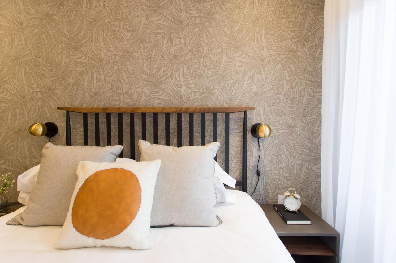 Romantic Studio In The Heart Of Little Italy By Den Stays Montreal Bagian luar foto