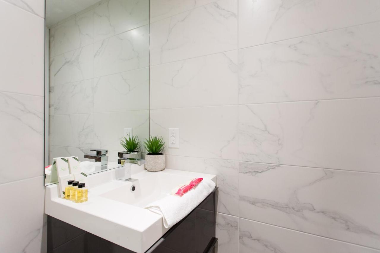 Romantic Studio In The Heart Of Little Italy By Den Stays Montreal Bagian luar foto