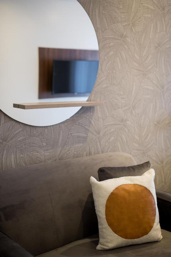 Romantic Studio In The Heart Of Little Italy By Den Stays Montreal Bagian luar foto