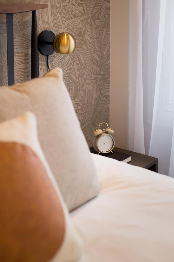 Romantic Studio In The Heart Of Little Italy By Den Stays Montreal Bagian luar foto